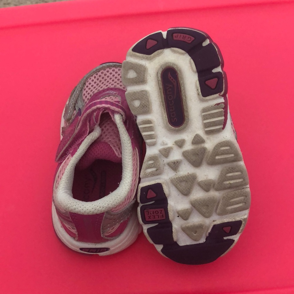 Saucony tennis shoe
